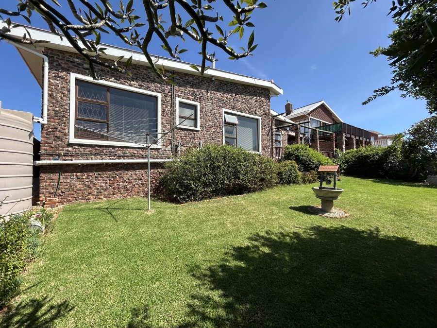 4 Bedroom Property for Sale in Wavecrest Eastern Cape